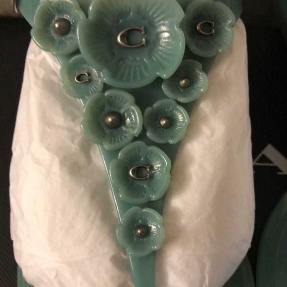 NIB Coach tea rose jelly sandals size 8 - Picture 2 of 3